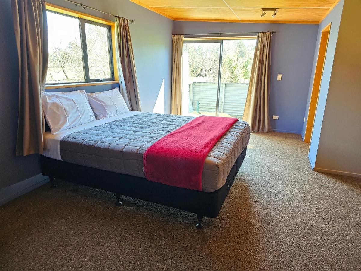 Te Anau Farm Cottage Екстериор снимка