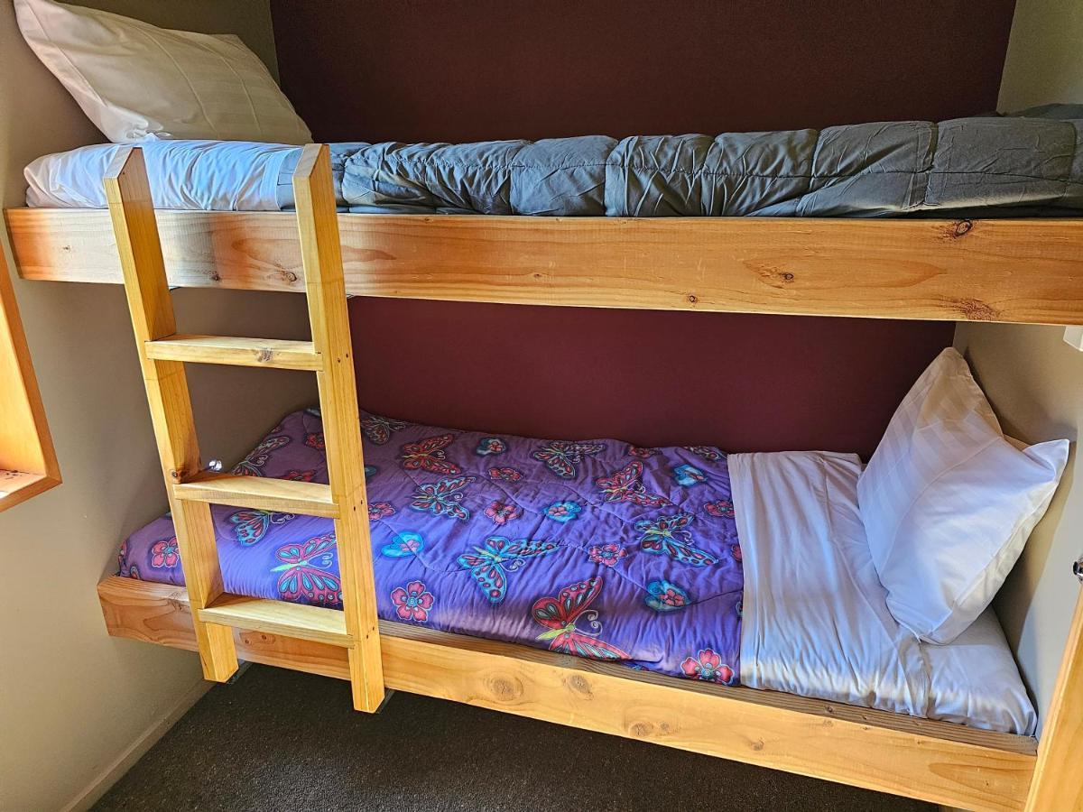 Te Anau Farm Cottage Екстериор снимка