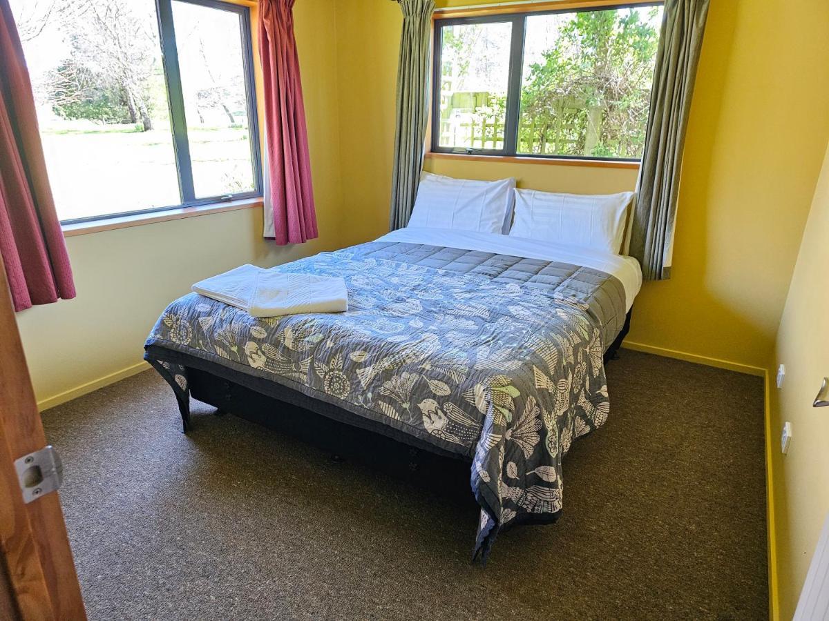Te Anau Farm Cottage Екстериор снимка